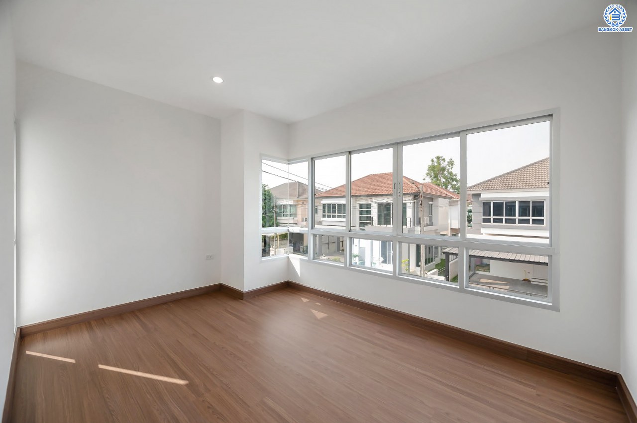 บ้านมือสองตกแต่งใหม่ โครงการ ไลฟ์ บางกอก บูเลอวาร์ด ปิ่นเกล้า-เพชรเกษม หลังมุม สังคมคุณภาพ SC Asset เนื้อที่กว้างกว่า 52.5 ตร.ว ฟังก์ชัน 3 ห้องนอน 3 ห้องน้ำ 2 ที่จอดรถ บนทำเลติดถนนพุทธมณฑลสาย4 ตอบโจทย์กับทุกครอบครัว ใกล้ ม.มหิดล, แหล่งช้อปปิ้ง "เซ็นทรัล ศาลายา", รถไฟฟ้าสายสีน้ำเงิน "สถานีหลักสอง" และทางด่วน "ศรีรัช"